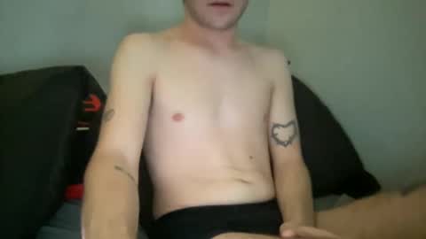 Snapshot of twinkycameron chatting on 10-19-25, 12:17 twinkycameron online show from 10-19-25, 12:17