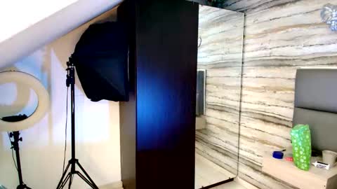 twinslovers_ online show from 11-15-25, 07:54