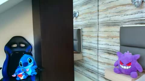 twinslovers_ online show from 12-21-25, 04:19