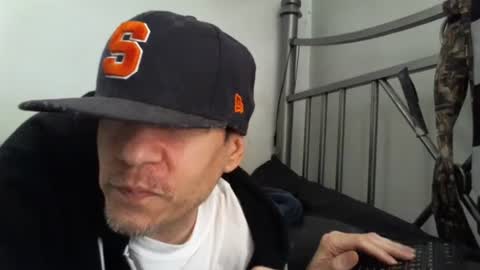 Snapshot of twistedvanilla chatting on 12-14-24, 08:40 twistedvanilla online show from 12-14-24, 08:40