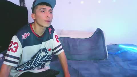twoguysshohot online show from 09-10-25, 01:05