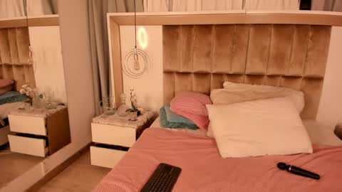 Snapshot of twwiiggy19 chatting on 01-17-25, 12:10 Twiggy online show from 01-17-25, 12:10