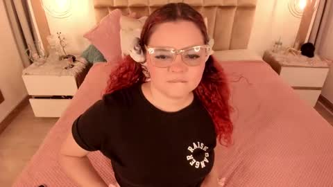 Snapshot of twwiiggy19 chatting on 01-18-25, 08:09 Twiggy online show from 01-18-25, 08:09