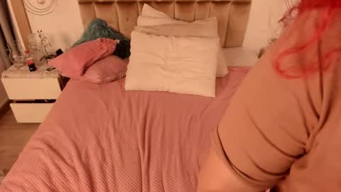 Snapshot of twwiiggy19 chatting on 01-19-25, 11:10 Twiggy online show from 01-19-25, 11:10