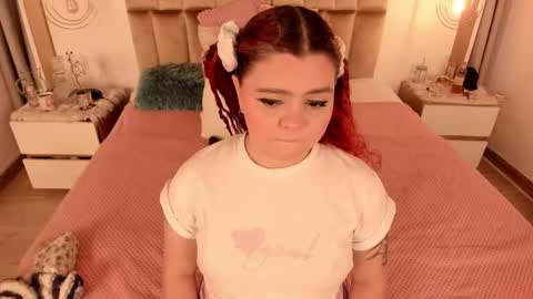 Snapshot of twwiiggy19 chatting on 01-21-25, 08:21 Twiggy online show from 01-21-25, 08:21