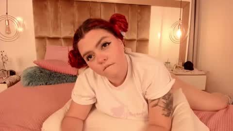 Snapshot of twwiiggy19 chatting on 01-21-25, 11:34 Twiggy online show from 01-21-25, 11:34