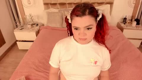 Snapshot of twwiiggy19 chatting on 01-29-25, 08:14 Twiggy online show from 01-29-25, 08:14