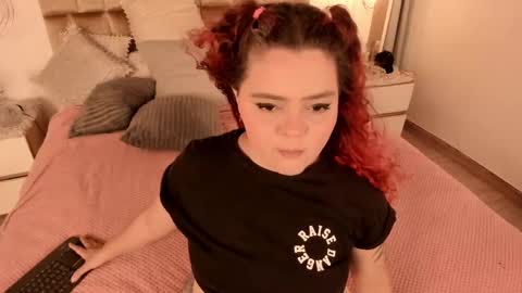 Snapshot of twwiiggy19 chatting on 02-01-25, 08:05 Twiggy online show from 02-01-25, 08:05