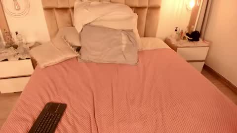 Snapshot of twwiiggy19 chatting on 02-04-25, 11:38 Twiggy online show from 02-04-25, 11:38