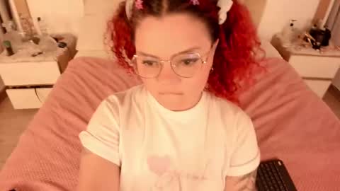 Snapshot of twwiiggy19 chatting on 02-06-25, 08:13 Twiggy online show from 02-06-25, 08:13