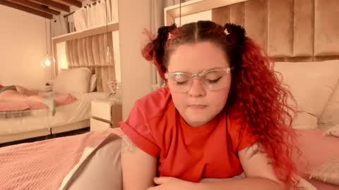 Snapshot of twwiiggy19 chatting on 02-07-25, 11:55 Twiggy online show from 02-07-25, 11:55