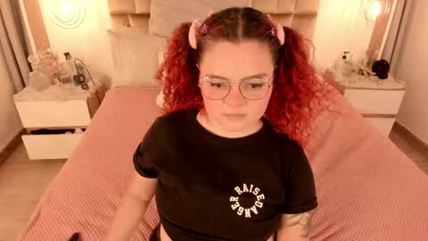 Snapshot of twwiiggy19 chatting on 02-08-25, 08:10 Twiggy online show from 02-08-25, 08:10