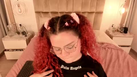 Snapshot of twwiiggy19 chatting on 02-11-25, 02:57 Twiggy online show from 02-11-25, 02:57