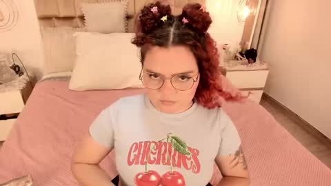 Snapshot of twwiiggy19 chatting on 02-13-25, 08:45 Twiggy online show from 02-13-25, 08:45