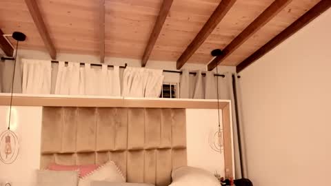 Snapshot of twwiiggy19 chatting on 02-19-25, 12:03 Twiggy online show from 02-19-25, 12:03