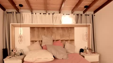 Snapshot of twwiiggy19 chatting on 02-20-25, 09:09 Twiggy online show from 02-20-25, 09:09