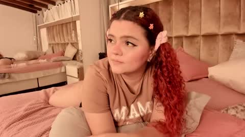 Snapshot of twwiiggy19 chatting on 02-21-25, 01:00 Twiggy online show from 02-21-25, 01:00