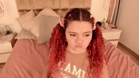 Snapshot of twwiiggy19 chatting on 02-21-25, 04:07 Twiggy online show from 02-21-25, 04:07