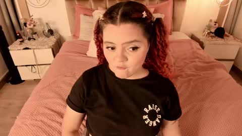 Snapshot of twwiiggy19 chatting on 02-26-25, 08:33 Twiggy online show from 02-26-25, 08:33