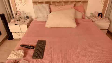 Snapshot of twwiiggy19 chatting on 02-27-25, 08:31 Twiggy online show from 02-27-25, 08:31