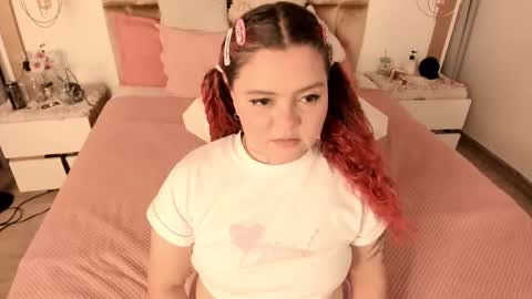 Snapshot of twwiiggy19 chatting on 03-03-25, 08:11 Twiggy online show from 03-03-25, 08:11