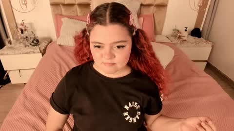 Snapshot of twwiiggy19 chatting on 03-05-25, 08:32 Twiggy online show from 03-05-25, 08:32