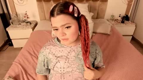 Snapshot of twwiiggy19 chatting on 03-07-25, 12:26 Twiggy online show from 03-07-25, 12:26