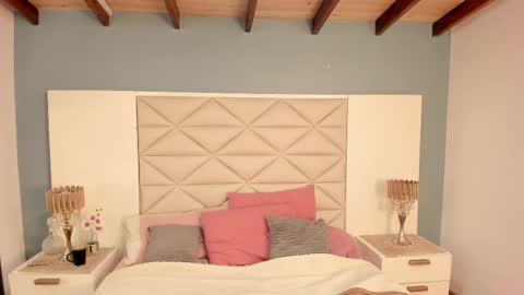 Snapshot of twwiiggy19 chatting on 10-02-25, 09:00 Twiggy online show from 10-02-25, 09:00