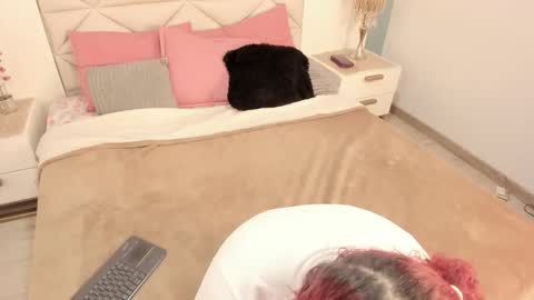 Snapshot of twwiiggy19 chatting on 10-14-25, 08:09 Twiggy online show from 10-14-25, 08:09