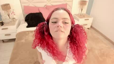 Snapshot of twwiiggy19 chatting on 10-20-25, 08:09 Twiggy online show from 10-20-25, 08:09