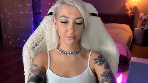 Miley online show from 11-08-25, 10:59