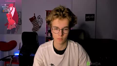 Snapshot of tyler_frost chatting on 01-11-26, 06:40 Tyler online show from 01-11-26, 06:40