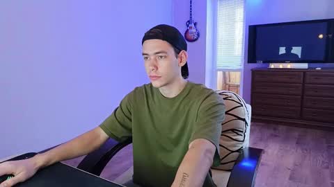 Tyler and Chris online show from 10-06-25, 11:07