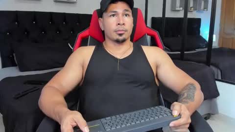 tyler_hank1 online show from 03-01-26, 06:43