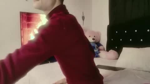 tyler_thin_1 online show from 10-22-25, 11:54