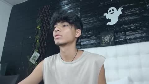 tyler_wolf_1 online show from 10-21-25, 12:17