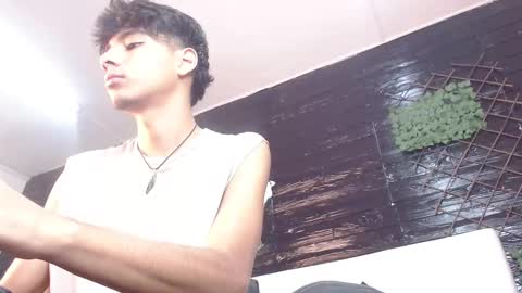 tyler_wolf_1 online show from 11-06-25, 12:17