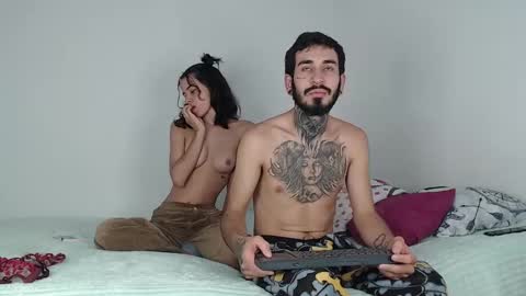 Snapshot of tyler_y_luna chatting on 02-24-25, 12:52 Tyler y Luna online show from 02-24-25, 12:52