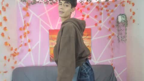 Snapshot of tylerhot2005 chatting on 11-07-25, 07:36 tylerhot2005 online show from 11-07-25, 07:36