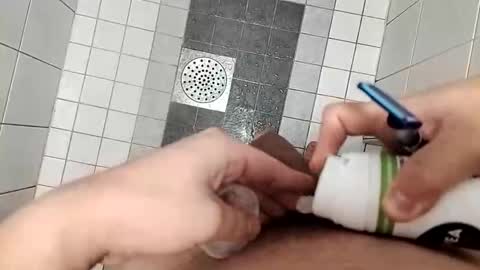 Snapshot of tyrael699 chatting on 12-15-25, 09:35 Emil online show from 12-15-25, 09:35