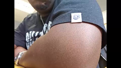 Snapshot of tyroneall chatting on 09-23-25, 12:41 tyroneall online show from 09-23-25, 12:41