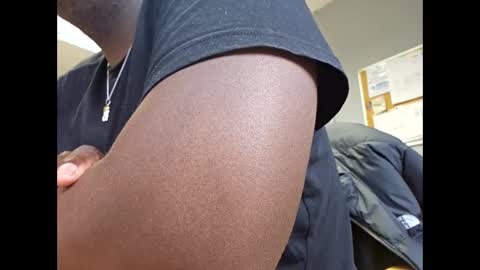 Snapshot of tyroneall chatting on 10-30-25, 02:07 tyroneall online show from 10-30-25, 02:07