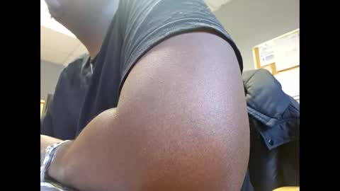 Snapshot of tyroneall chatting on 11-04-25, 02:16 tyroneall online show from 11-04-25, 02:16