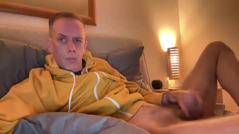 Snapshot of tyronev70 chatting on 11-03-25, 02:29 Ty online show from 11-03-25, 02:29