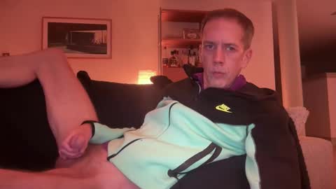 Snapshot of tyronev70 chatting on 12-17-25, 06:03 Ty online show from 12-17-25, 06:03