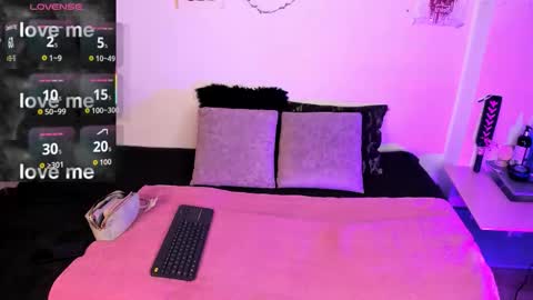 uchikydoll online show from 11-28-25, 10:23