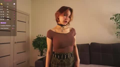 Snapshot of udelaborom chatting on 12-18-25, 04:24 Lili online show from 12-18-25, 04:24