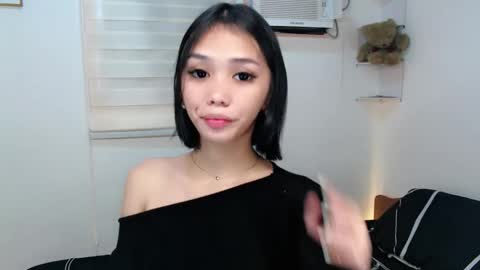 Snapshot of ughliah chatting on 10-20-25, 02:01 urbbgirl alliah online show from 10-20-25, 02:01