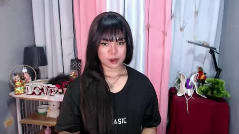 Snapshot of ugly_asianlover chatting on 12-06-24, 11:11 rechelle online show from 12-06-24, 11:11