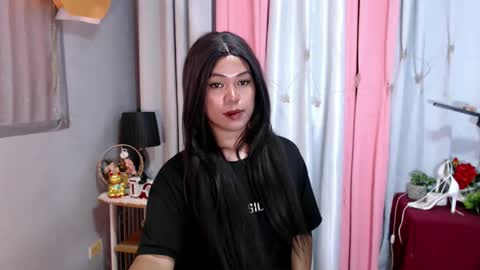 Snapshot of ugly_asianlover chatting on 12-12-24, 08:32 rechelle online show from 12-12-24, 08:32